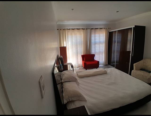 3 BEDROOM BED & BREAKFAST FOR SALE IN SAFARI GARDENS